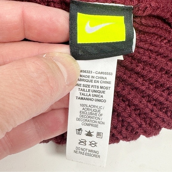 Nike Swoosh Logo Knit Hat - Picture 4 of 4